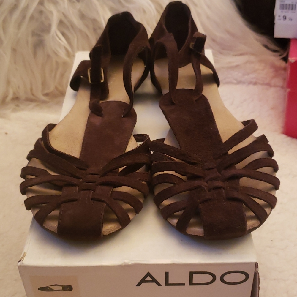 ALDO Brown Suede Flat Sandals. Size 9